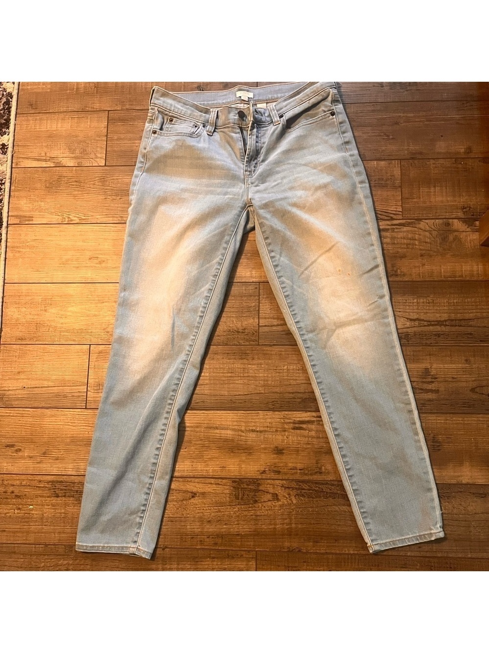 J. Crew Blue Straight Leg Jeans Classic Style
SHOWING SMALL STAIN